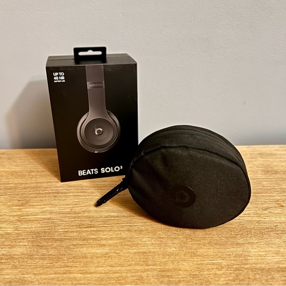 Beats Solo3 Wireless On-Ear Headphones | Never used!!! - Picture 2 of 8